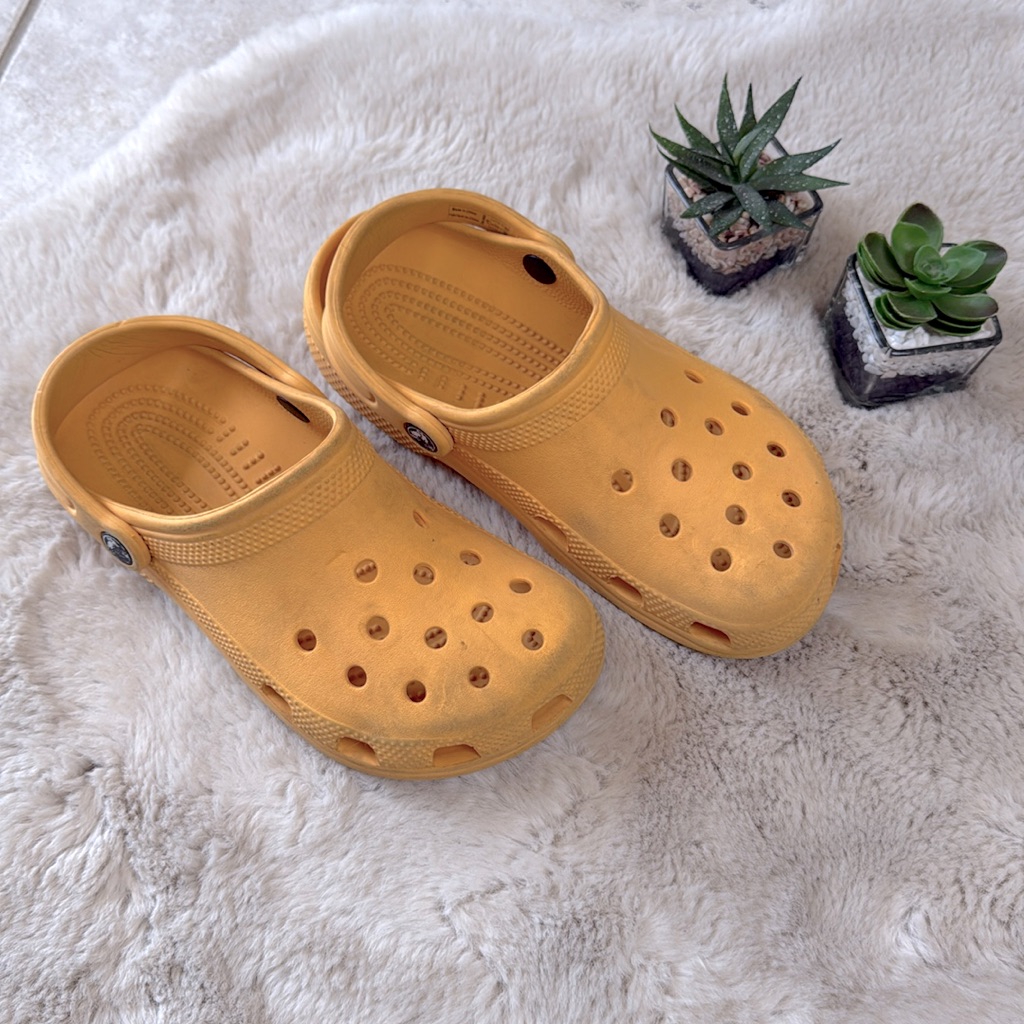 Crocs Sandals Water Shoes Slip On Clogs Rubber Kids Youth Size 5 Orange
